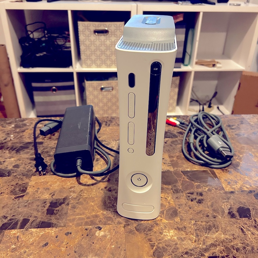 Microsoft Xbox 360 White Console 60GB HDD GameStop Remanufactured Fully Tested!